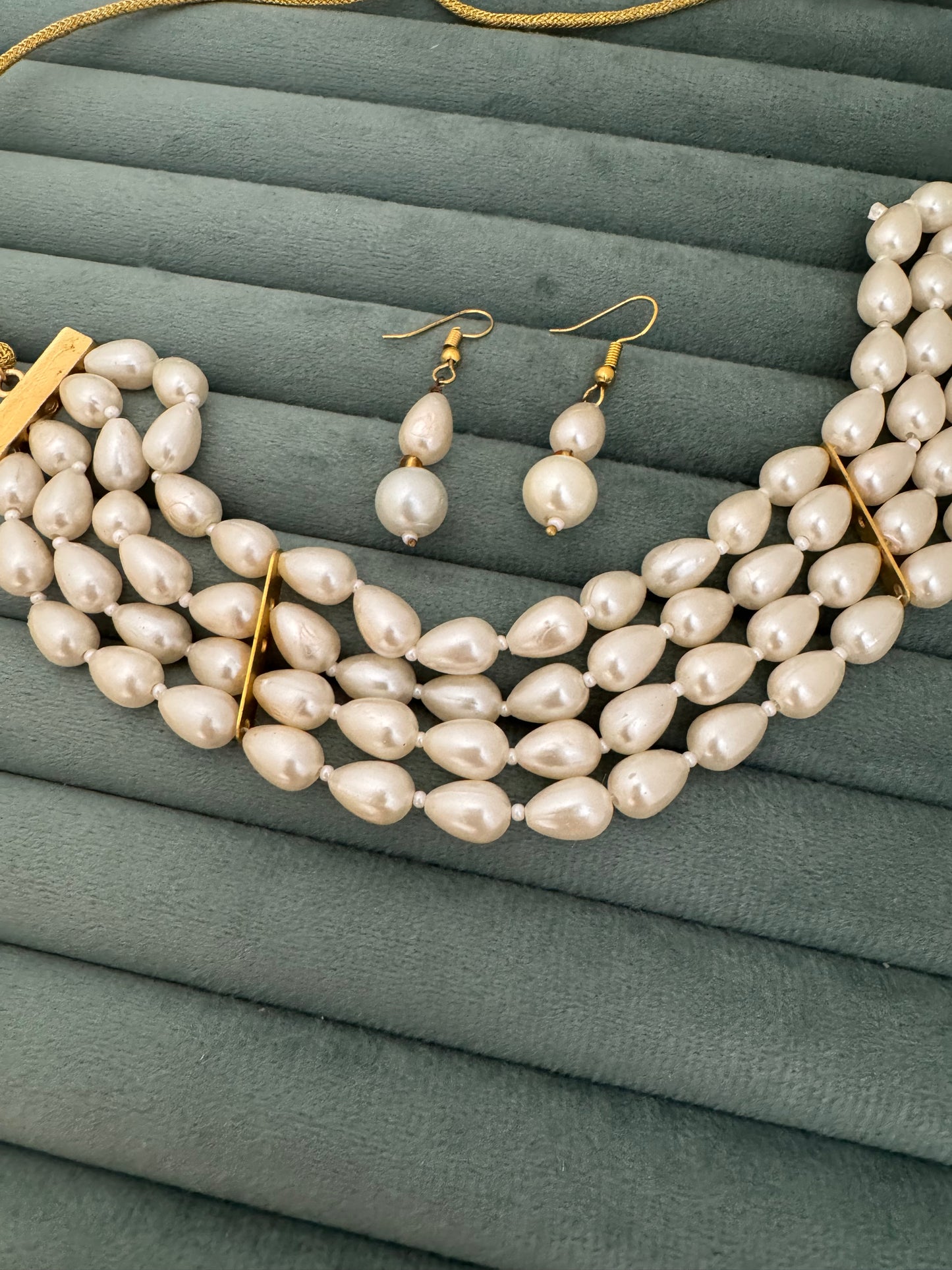 Kareena Pearl Necklace