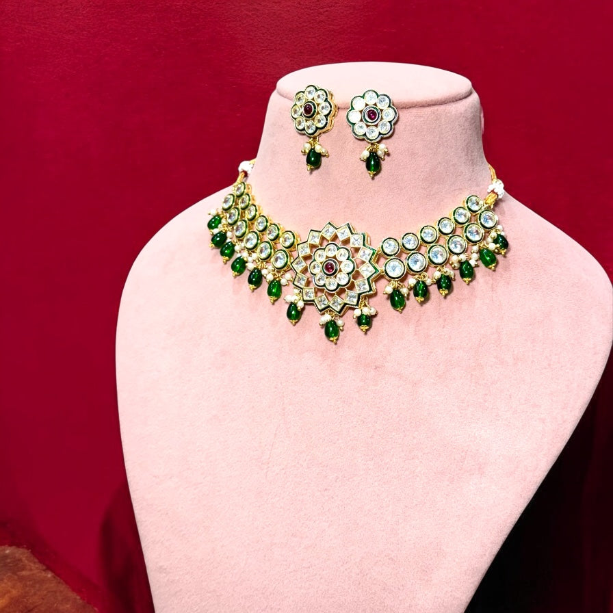 Emerald Traditional Necklace