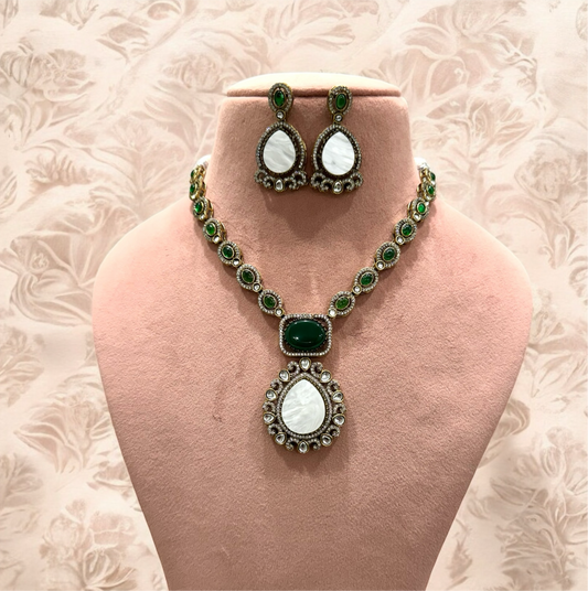 Emerald Hina Necklace