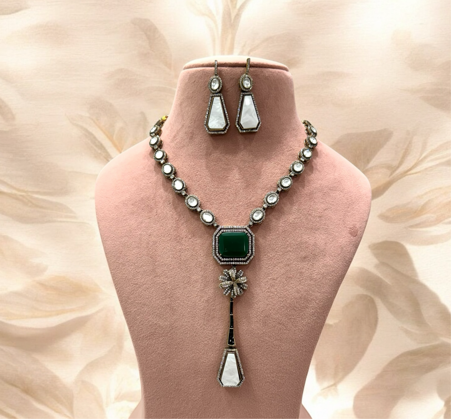 Emerald Safiya Necklace