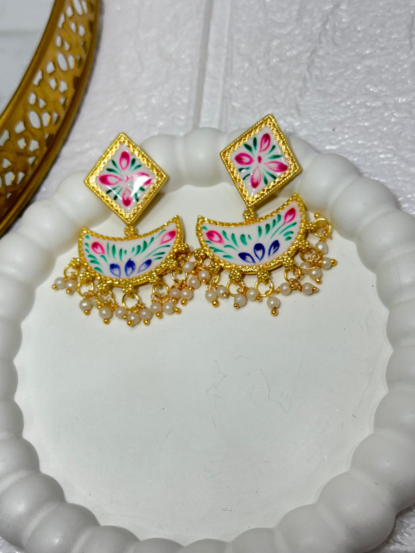 White Rubaab Chandbaali